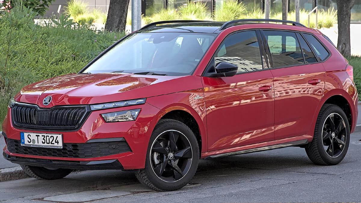 Jazdená Škoda Kamiq červená